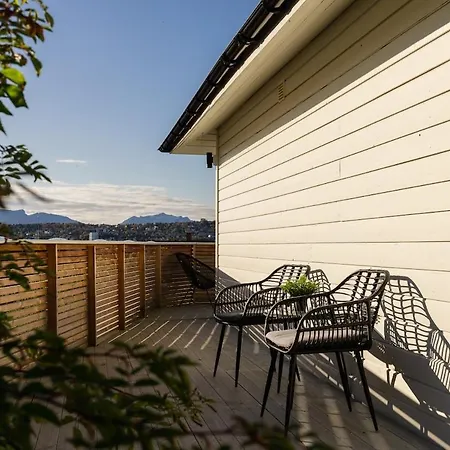 Large Tomasjord - Free Parking, Nature-close, Sleeps 9