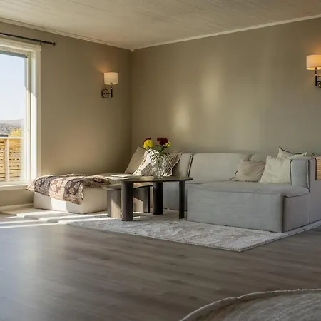 Large Tomasjord - Free Parking, Nature-close, Sleeps 9 Tromsø